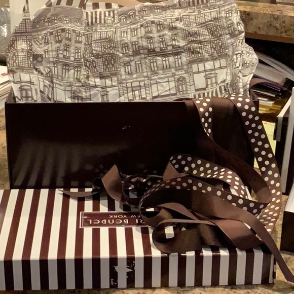 Henri Bendel Centenniel Striped Boxes/Bag - Picture 8 of 11